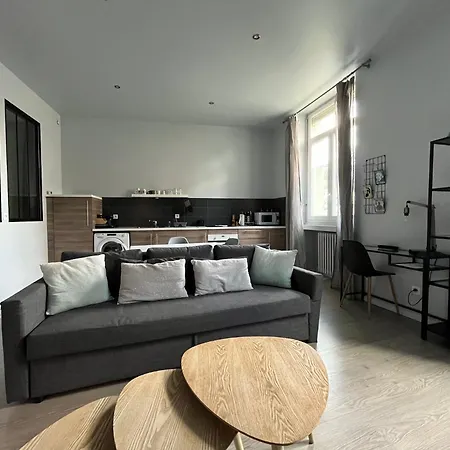 Immeuble La Doa Proche Chu Apartment *