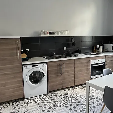 Immeuble La Doa Proche Chu Apartment