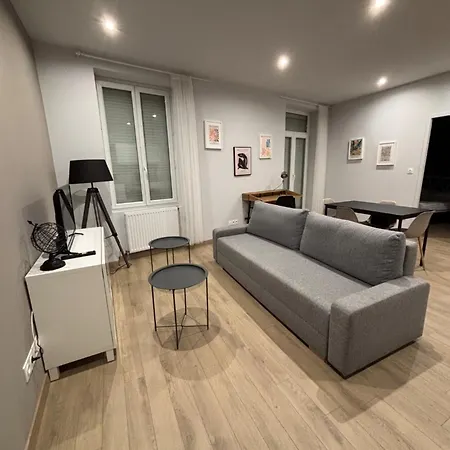 Immeuble La Doa Proche Chu Apartment *